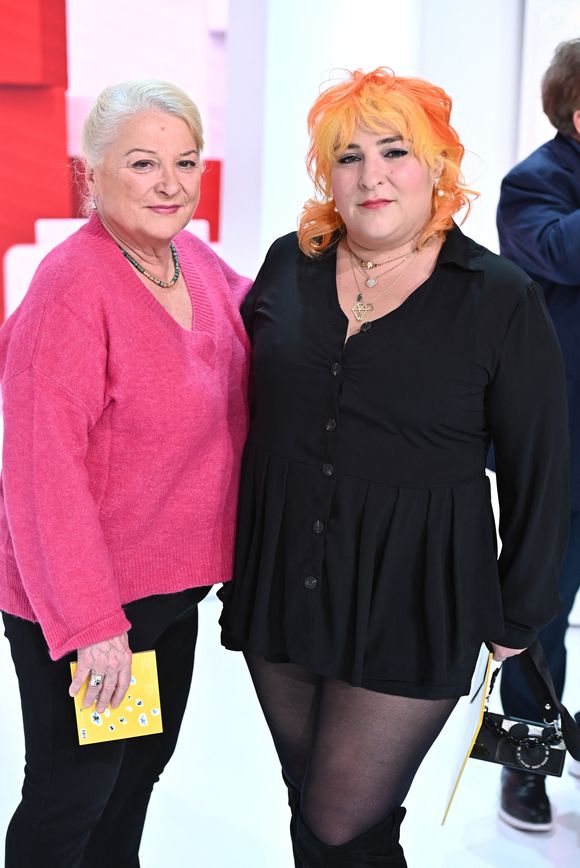 Exclusif - Josiane Balasko et sa fille Marilou Berry - Enregistrement de l'émission "Vivement Dimanche", présentée par M.Drucker et diffusée le 12 décembre sur France 2. Le 19 novembre 2021
© Guillaume Gaffiot / Bestimage