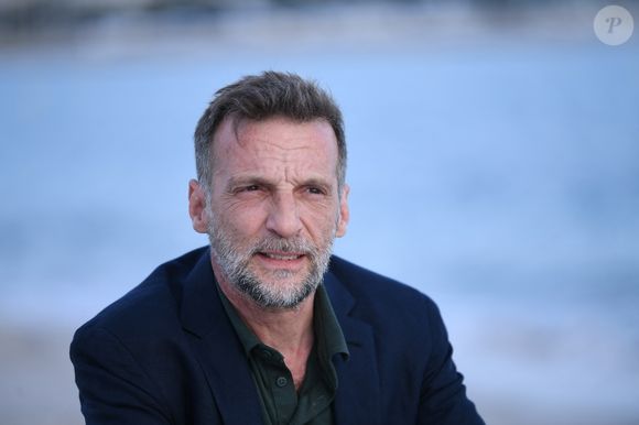 Exclusif - Close-up avec Mathieu Kassovitz sur la plage lors du 78ème Festival International du Film de Cannes, le 21 mai 2025.
© Rachid Bellak/Bestimage