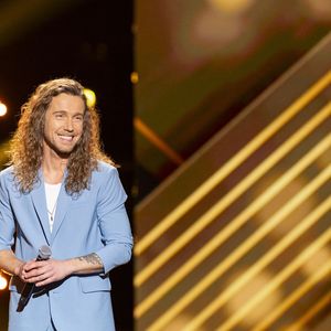 Julien Doré lors de l'enregistrement de l'émission "La fête de la chanson française" à Paris, présentée par Laury Thilleman et André Manoukian, et diffusée le 20 décembre sur France 3. Crédit Pierre Perusseau / Bestimage