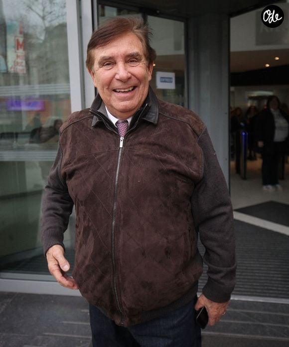 Jean-Pierre Foucault quitte les studios de RTL. Paris, le 12 décembre 2024.
© PsnewZ / Bestimage