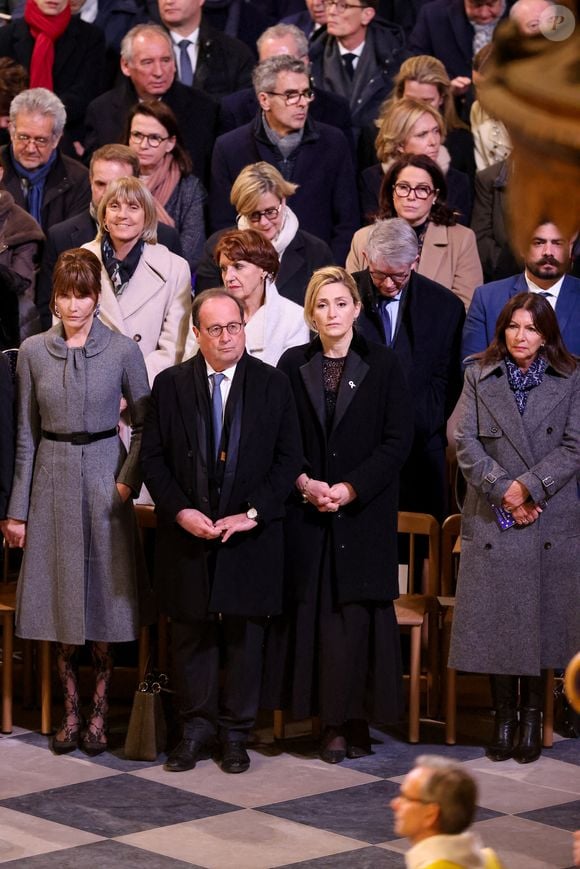 Carla Bruni, François Hollande, sa femme Julie Gayet, Anne Hidalgo - Cérémonie de réouverture de la cathédrale Notre-Dame de Paris, le 7 décembre 2024. 
© Dominique Jacovides / Bestimage