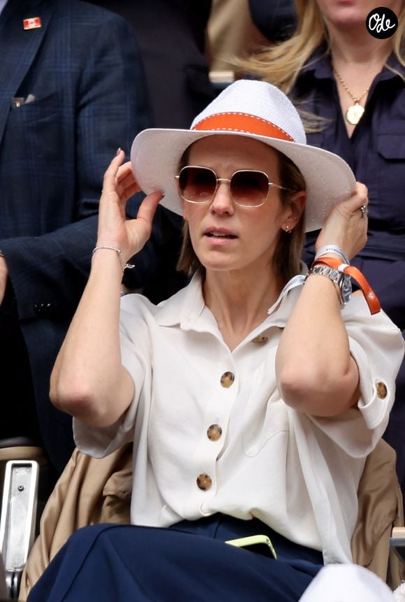 Lorie (Laure Pester) dans les tribunes lors des Internationaux de France de Tennis de Roland Garros 2026, à Paris, France, le 4 juin 2026. © Jacovides-Moreau/Bestimage