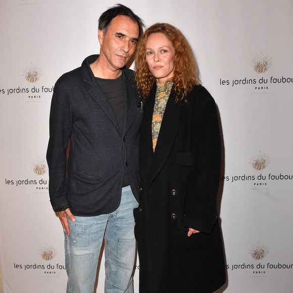 Vanessa Paradis et son mari Samuel Benchetrit lors de l'anniversaire (trois ans) de l'hôtel Les Jardins du Faubourg à Paris le 9 juin 2022.
© Veeren / Bestimage