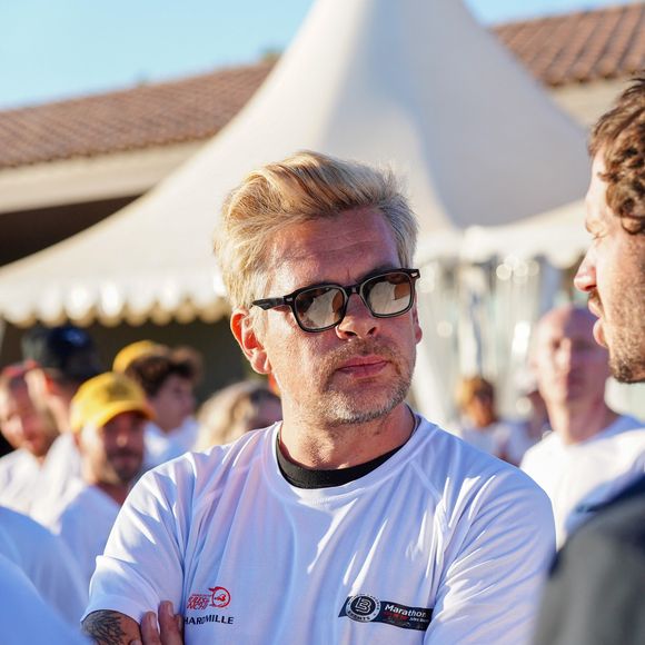 Chaque semaine, il se rendra chez un disquaire pour présenter des vinyles qui ont marqué sa vie.

Théma - Les hommes en blond platine - Exclusif - Benjamin Biolay lors du marathon Karting Jules Bianchi (jour 1) au circuit Paul Ricard au Castellet, France, le 6 septembre 2024. © Anne-Sophie Guebey via Bestimage