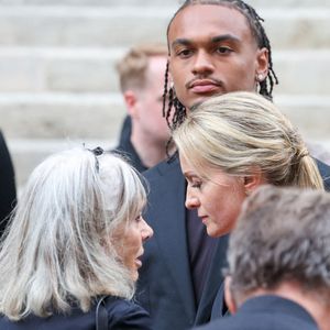 Christiane Bergognon (ex femme de Thierry Ardisson), Audrey Crespo-Mara et son fils Sékou aux obsèques de Thierry Ardisson en l’église Saint-Roch de Paris, France, le 17 juillet 2025. © Clovis-Jacovides/Bestimage