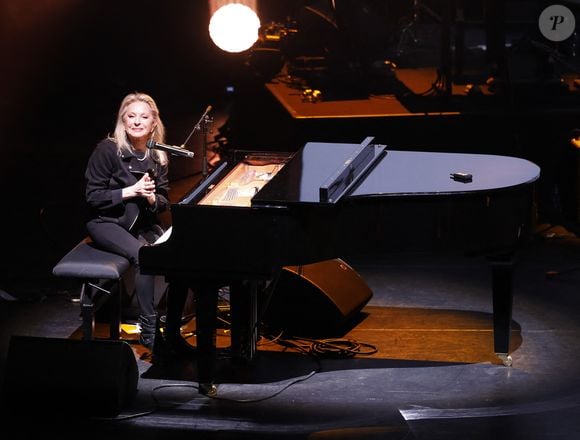 Exclusif - Véronique Sanson - XVème gala pour la Fondation Recherche Alzheimer à l'Olympia à Paris le 14 mars 2022. Sous la direction artistique de P. Souchon, des grands noms de la chanson française se mobilisent autour d'un concert sur le thème "2 générations chantent pour la 3ème". L'intégralité des bénéfices de cette soirée servira à financer la recherche sur la maladie d'Alzheimer. Photo Marc Ausset-Lacroix/Bestimage
