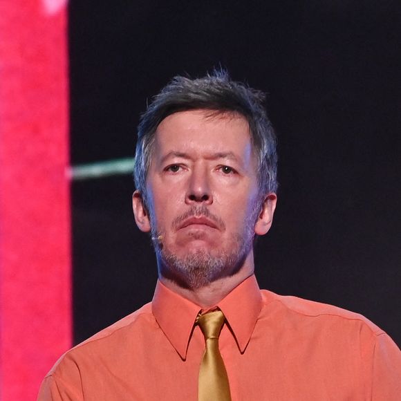 Il confie avoir ressenti une forme de rejet, notamment à travers des propos difficiles tenus par sa mère pendant son enfance.

Exclusif - Jean-Luc Lemoine - Anne Roumanoff fête ses 35 ans de carrière avec le spectacle "Anne Roumanoff & Co s'amusent" à l'Olympia de Paris le 4 décembre 2022. © Coadic guirec/Bestimage