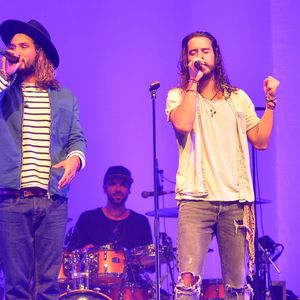 Cependant, le groupe Fréro Delavega s'est séparé après un ultime concert en 2017

Fréro Delavega (Jérémy Frérot et Florian Delavega) lors de leur dernier concert parisien de la tournée avant séparation à l'AccorHotels Arena à Paris, France, le 7 avril 2017. © Veeren/Bestiamge