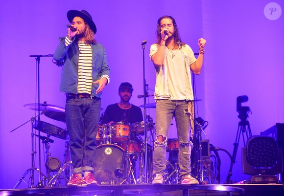 Cependant, le groupe Fréro Delavega s'est séparé après un ultime concert en 2017

Fréro Delavega (Jérémy Frérot et Florian Delavega) lors de leur dernier concert parisien de la tournée avant séparation à l'AccorHotels Arena à Paris, France, le 7 avril 2017. © Veeren/Bestiamge