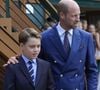 Pour s'assurer que le prince George puisse vivre une scolarité la plus "normale" possible, une nouveauté a fait son apparition sur le campus avec de nouveaux panneaux installés sur les clôtures pour interdire les photographies.

Le prince et la princesse de Galles (Le prince William, prince de Galles, et Catherine (Kate) Middleton, princesse de Galles), le prince George (Le prince George de Galles) et la princesse Charlotte (La princesse Charlotte de Galles) assistent à la finale messieurs de Wimbledon entre Jannik Sinner et Carlos Alcaraz, au All England Lawn Tennis and Croquet Club, à Wimbledon, Londres, Royaume-Uni, le 13 juillet 2025.

Picture by Andrew Matthews/WPA-Pool