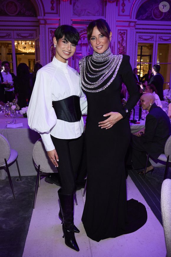 Malika Ménard a pris la pause avec Eve Gilles

Eve Gilles (Miss France 2024), Malika Ménard (Miss France 2010) enceinte - Première édition des Trophées Madame – Le Grand Dîner dans le cadre prestigieux de l'hôtel Peninsula à Paris le 6 mars 2025. Cet événement d’exception a réuni des figures influentes du monde de la culture, du sport, du luxe et de l’entrepreneuriat, venues célébrer les femmes qui façonnent et inspirent notre époque.
Placée sous le signe de l’excellence, de l’innovation et de l’audace, cette soirée a mis à l’honneur des personnalités féminines remarquables, sélectionnées pour leur impact et leur engagement dans leur domaine respectif.
Le trophée exclusif des « Trophées Madame » a été conçu par l’artiste de street art Leloluce, incarnant la force et la résilience des femmes d’aujourd’hui.
Les lauréates ont été choisies par un comité d’expertes influentes, issues du mouvement Women With Impact et reconnues pour leur discernement et leur engagement en faveur de la promotion des femmes. © Cyril Moreau/Bestimage