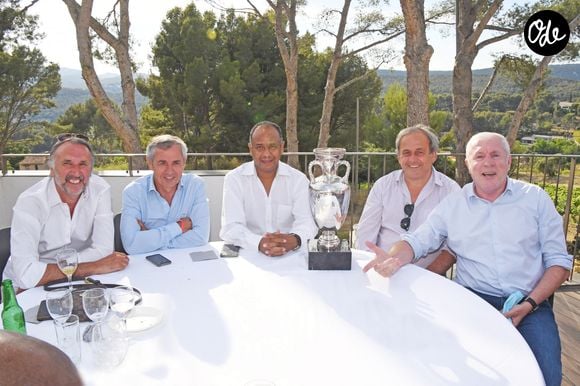 Bernard Genghini - ALAIN GIRESSE - JEAN TIGANA - MICHEL PLATINI - LUIS FERNANDEZ - TROPHÉE DE L'EURO 84 - 1984 - L'équipe de France de football de 1984 rend hommage à Michel Hidalgo à l'Orange Vélodrome à Marseille, le 26 juin 2021. L'ancien entraîneur est décédé le 26 mars 2020. 
© Jean Bibard / Panoramic / Bestimage