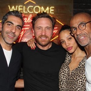 Le célèbre DJ français a lui aussi rendu hommage à Jacques Boko

Exclusif - Ary Abittan, David Guetta et sa compagne Jessica Ledon, Jacques Boko (physio du Manko et ancien physio des Bains Douches), - Soirée au bar, club "Titty Twister" à Paris le 2 novembre 2017. © Philippe Baldini/Bestimage