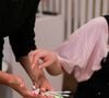 Alors que la french chromée cartonne en institut, une nouvelle couleur de vernis s'impose comme la star de la saison.