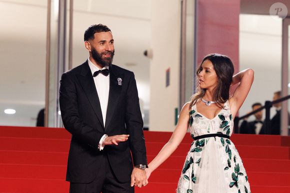 Karim Benzema et sa compagne Lyna Khoudri à la descente des marches du film « 13 jours 13 nuits » lors du 78ème Festival International du Film de Cannes. Le 23 mai 2025
© © Jacovides-Moreau / Bestimage / Bestimage