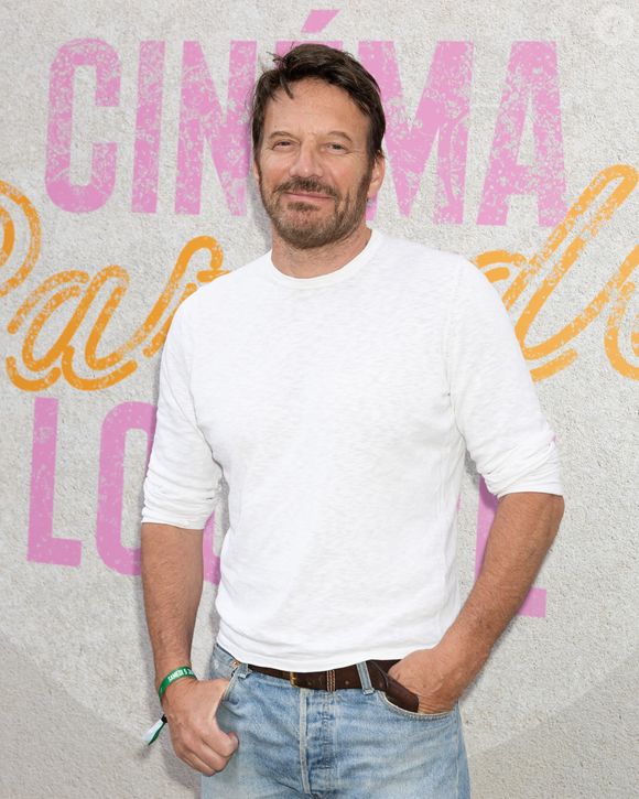 Samuel Le Bihan lors du 5ème Festival Cinéma Paradiso Louvre dans la Cour Carrée du Louvre à Paris, France, le 5 juillet 2025. © Jeremy Melloul/Bestimage