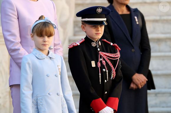 Le prince héritier Jacques, la princesse Gabriella  dans la cour du palais princier le jour de la fête nationale de Monaco le 19 novembre 2024.

© Jean-Charles Vinaj / Pool Monaco / Bestimage