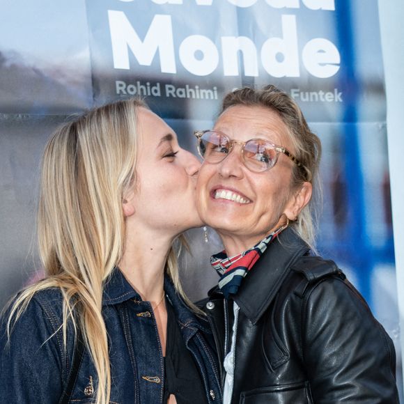 Sa fille Chloé a immortalisé ce moment en publiant un rare selfie en story Instagram ce samedi 26 avril 2025. 

Chloé Jouannet et Alexandra Lamy assistent à la première du Nouveau Monde à l'espace saint michel, à Paris, le 20 juin 2024. Photo par Alexis Jumeau/ABACAPRESS.COM