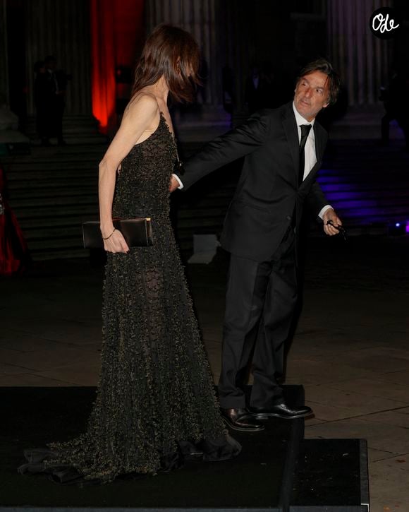 Le couple ne s’était plus affiché ensemble en public depuis décembre 2025.

Charlotte Gainsbourg, Yvan Attal - The British Museum Ball à Londres le samedi 17 octobre 2026. 

Photo : Backgrid UK/ Bestimage