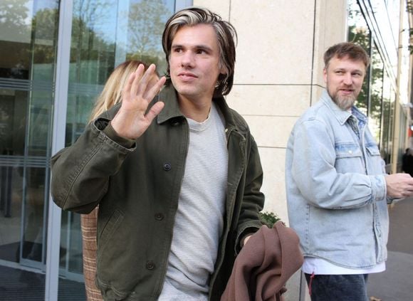 il s'est confié dans les colonnes du Figaro ce mardi 28 octobre sur une requête bien précise faite à son producteur. 

Orelsan et Skread quittent les studios de RTL à Paris le 17 octobre 2025.
© Jonathan Rebboah / Psnewz / Bestimage