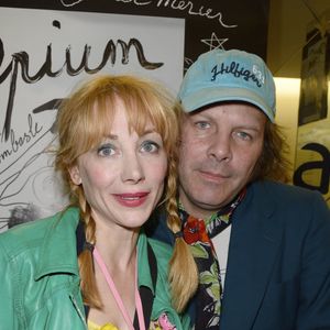 Julie Depardieu, qui reprend son rôle de médecin légiste ce mardi soir sur France 3, à 21h05, dans Alexandra Ehle, partage – avec Philippe Katerine et leurs enfants Billy et Alfred - sa vie entre Paris et une demeure insolite située à quelques kilomètres de la capitale, à Bougival plus exactement, dans les Yvelines.

Julie Depardieu et Philippe Katerine - Avant-premiere du film "Opium" au cinema "Le Saint-Germain-des-Pres" a Paris.