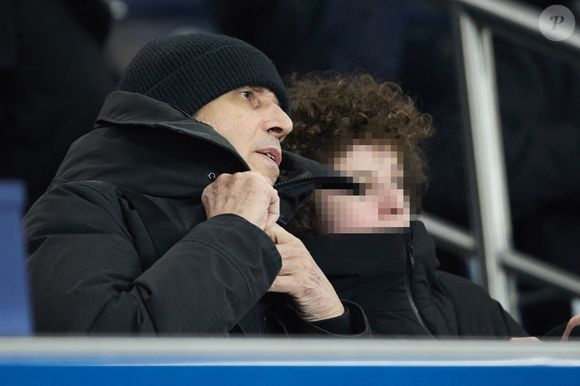 Julien Clerc et son fils Léonard dans les tribunes lors du match de Ligue Des Champions 2024-2025 (LDC) "PSG - Brest (7-0)" au Parc Des Princes, le 19 février 2025.
© Cyril Moreau/Bestimage