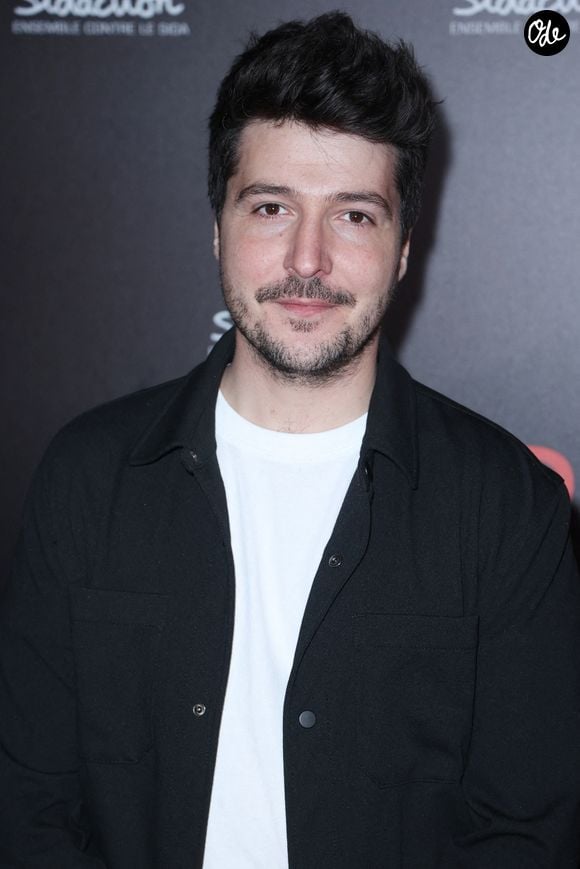 Eliot Deval a assisté à la soirée de lancement de Sidaction dans le cadre de la Fashion Week de Paris, au Lido à Paris, en France, le 3 mars 2025. Photo de Jérôme Dominé/ABACAPRESS.COM