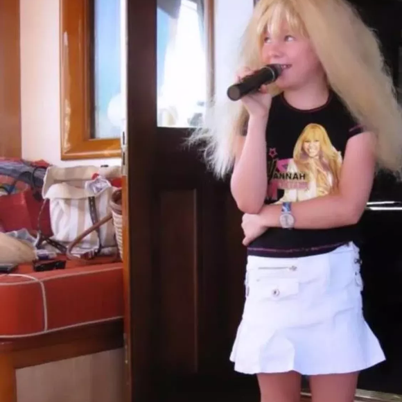 Elle a partagé des photos de son enfance pour célébrer les 20 ans de la série.

Alexandra de Hanovre a dévoilé des images de son enfance, révélant être fan de "Hannah Montana". Capture d'écran Instagram