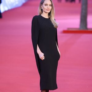 Angelina Jolie sur le tapis rouge "Couture", lors du Festival du film de Rome, à Rome en Italie, le 18 octobre 2025. Photo par Stefano Colarieti/LaPresse/Abaca