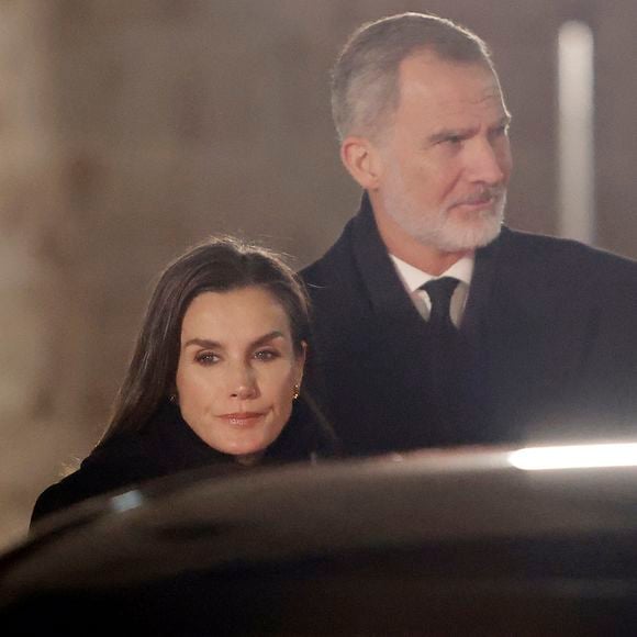 Bon nombre de chefs d’État ont assisté à la réouverture de la cathédrale Notre-Dame de Paris. Mais Felipe VI et de Letizia, le roi et la reine d'Espagne n'y ont pas assisté, bien qu'ils avaient été invités.
Le roi Felipe VI et la reine Letizia d'Espagne assistent à la messe funéraire pour ceux qui sont morts dans les inondations causées par la DANA, à la cathédrale de Valence, à Valence, Espagne.