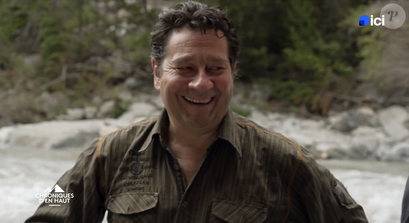 Laurent Gerra présente ses coins préférés de Savoie dans l'émission Chroniques d'en haut de France TV le 12 novembre 2025. Capture d'écran/France TV