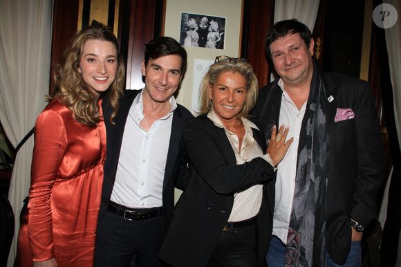 Aurore Morisse, Harold Hessel, Caroline Margeridon, Stéphane Vanhandenhoven - People à la soirée "Signature des écrivains" au Fouquet's à Paris. Le 24 novembre 2021
© Baldini / Bestimage