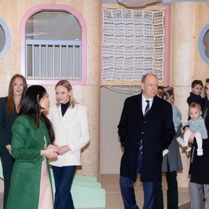 Le prince Albert II de Monaco et la princesse Charlène de Monaco, la princesse Stéphanie de Monaco, Camille Gottlieb ainsi que Louis Ducruet avec ses filles Victoire et Constance, assistent à l’inauguration de “Little Wonders”, créé par Marie Ducruet et Élise Rouillard. “Little Wonders” est un espace dédié aux enfants proposant des jeux, des activités éducatives et un café, situé boulevard Rainier III. © Olivier Huitel/Pool Monaco/Bestimage