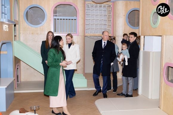 Le prince Albert II de Monaco et la princesse Charlène de Monaco, la princesse Stéphanie de Monaco, Camille Gottlieb ainsi que Louis Ducruet avec ses filles Victoire et Constance, assistent à l’inauguration de “Little Wonders”, créé par Marie Ducruet et Élise Rouillard. “Little Wonders” est un espace dédié aux enfants proposant des jeux, des activités éducatives et un café, situé boulevard Rainier III. © Olivier Huitel/Pool Monaco/Bestimage