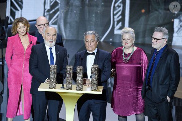 Un César spécial pour la troupe du Splendid, Josiane Balasko, Michel Blanc, Thierry Lhermitte, Marie-Anne Chazel, Gérard Jugnot, Christian Clavier, Bruno Moynot sur scène lors de la 46ème cérémonie des César à l'Olympia à Paris le 12 mars 2021. ©   Pierre Villard/ Pool / Bestimage