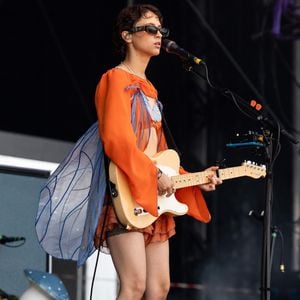 La chanteuse Pomme (Claire Pommet) en concert au festival Solidays à Paris le 30 juin 2024.

© Jeremy Melloul / Bestimage