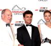 C'est l'une des journées les plus importantes de l'année, sur le Rocher : il a accueilli le fameux Grand Prix de Monaco. 

Lando Norris avec le prince Albert II de Monaco, la princesse Charlene de Monaco lors de la soirée de gala du Grand Prix de Formule 1 de Monaco à la salle des étoiles au Monte-Carlo Sporting à Monaco. © Claudia Albuquerque / Bestimage