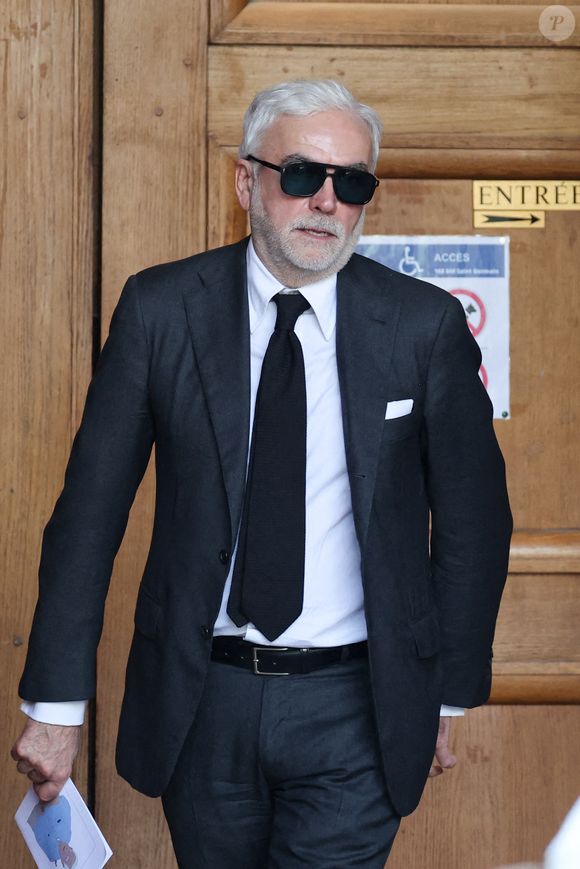 Pascal Praud - Sorties des obsèques de Philippe Labro en l'église de Saint-Germain-des-Prés à Paris le 13 juin 2025. © Dominique Jacovides - Christophe Clovis / Bestimage