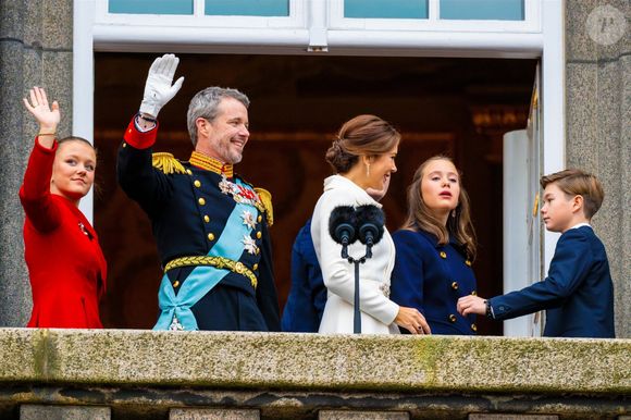 La princesse Isabella de Danemark, le roi Frederik X, la reine Mary, la princesse Josephine et le prince Vincent - Intronisation du roi Frederik X au palais Christiansborg à Copenhague, Danemark le 14 janvier 2024.@Backgrid USA / Bestimage