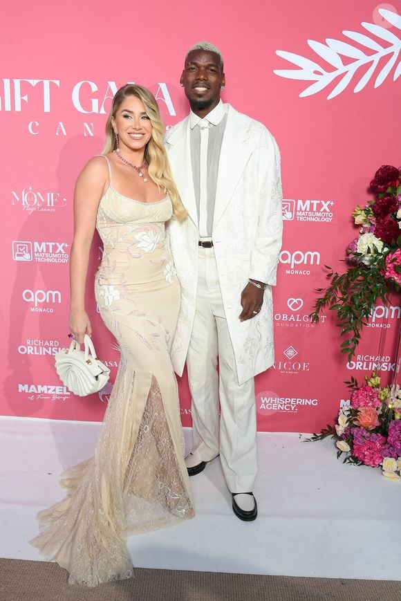 On a aussi croisé Paul Pogba et sa femme Zulay Pogba 

Paul Pogba et sa femme Zulay au photocall de la soirée du "Globa Gift Gala" lors du 78ème Festival International du Film de Cannes, le 19 mai 2025.
© Lionel Urman/Bestimage