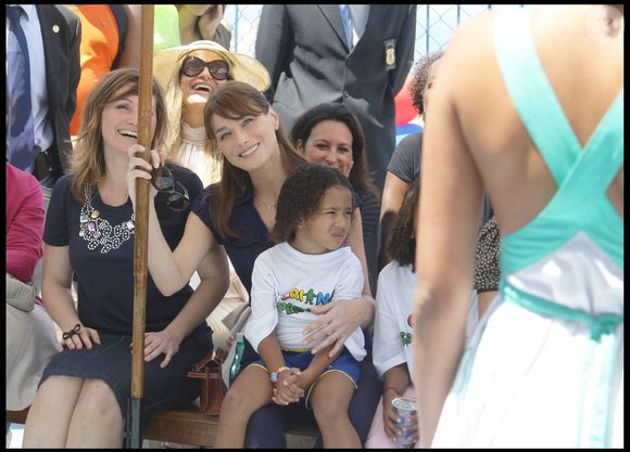 Carla Bruni et Consuelo Remmert à Rio de Janeiro au Brésil (archive)
©DOMINIQUE JACOVIDES / BESTIMAGE