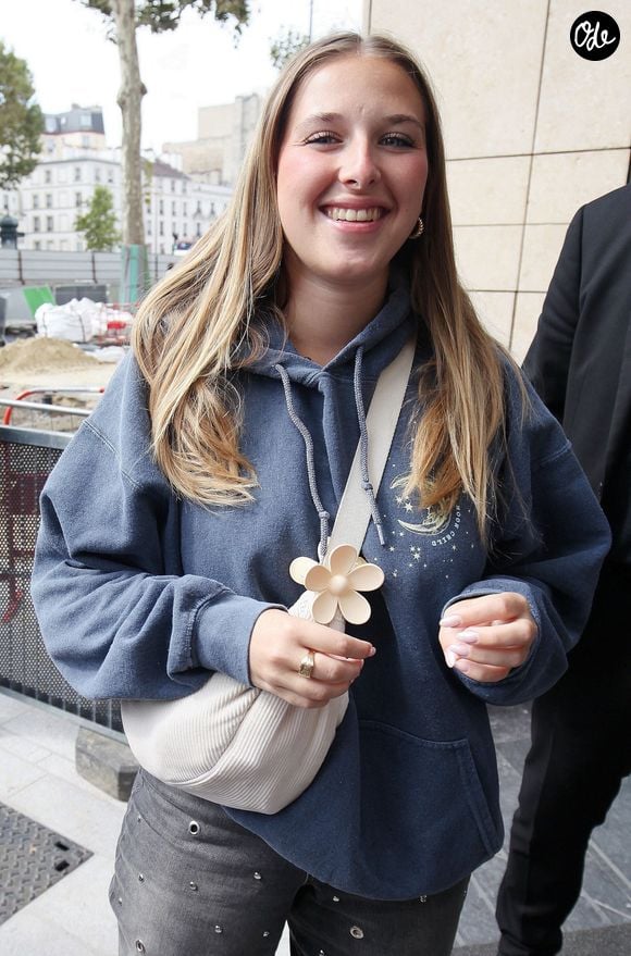 La chanteuse belge Helena Bailly quitte les studios de RTL à Neuilly-sur-Seine, le 10 septembre 2024. 

© Jonathan Rebboah / Panoramic / Bestimage