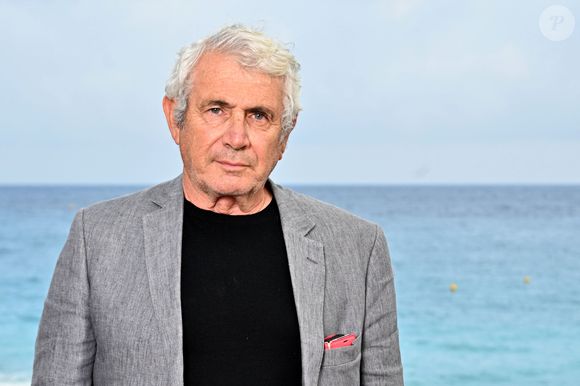 Michel Boujenah sur la Promenade des Anglais à Nice, durant la troisième journée de la 5ème édition du festival Cinéroman pour le film "Le Petit Blond de la Casbah" réalisé par A.Arcady. Le 4 octobre 2023 © Bruno Bebert / Bestimage
