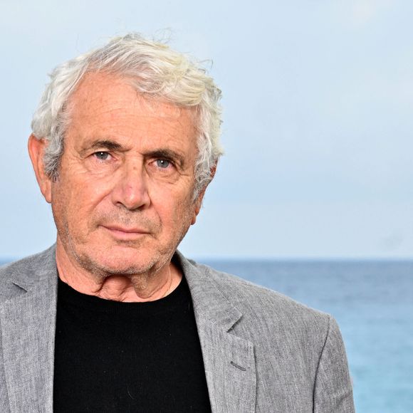 Michel Boujenah sur la Promenade des Anglais à Nice, durant la troisième journée de la 5ème édition du festival Cinéroman pour le film "Le Petit Blond de la Casbah" réalisé par A.Arcady. Le 4 octobre 2023 © Bruno Bebert / Bestimage