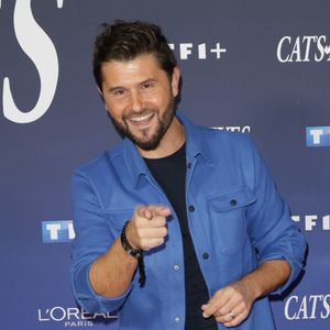 Il s'agit de Christophe Beaugrand.

Christophe Beaugrand à l'avant-première de la nouvelle fiction de TF1 "Cat's Eyes" à la Seine Musicale à Paris, le 9 octobre 2024. 

Photo : Coadic Guirec / Bestimage