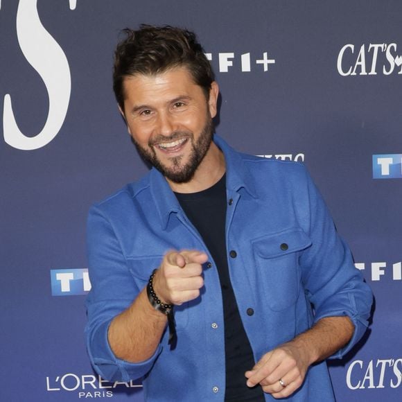 Il s'agit de Christophe Beaugrand.

Christophe Beaugrand à l'avant-première de la nouvelle fiction de TF1 "Cat's Eyes" à la Seine Musicale à Paris, le 9 octobre 2024. 

Photo : Coadic Guirec / Bestimage