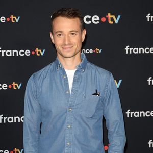 Hugo Clément au photocall pour la conférence de presse de rentrée de France TV à la Grande Halle de la Villette à Paris, France, le 11 juillet 2023. © Coadic Guirec/Bestimage