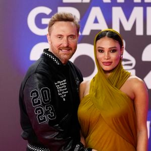 Une vidéo qui permet aux fans de découvrir une facette plus intime et familiale du célèbre DJ.

David Guetta et sa compagne Jessica Ledon, enceinte, lors du photocall de la cérémonie des "Latin Grammy Awards 2023" à Séville, le 16 novembre 2023. 
AGENCE / BESTIMAGE
