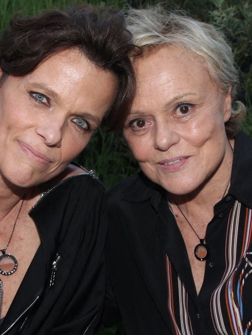 "Cette région coche toutes les cases" : après 18 ans en Corse, Muriel Robin et Anne Le Nen ont posé leurs valises dans une nouvelle maison de l’arrière-pays cannois