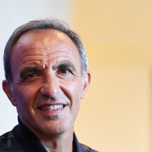 L’exposition mêle art et science pour illustrer la vieillesse comme réalité biologique, sociale et démographique.

Nikos Aliagas - Vernissage de l'exposition "Les grands âges", photographies de Nikos Aliagas au musée de l'Homme à Paris le 7 avril 2026. © Dominique Jacovides/Bestimage